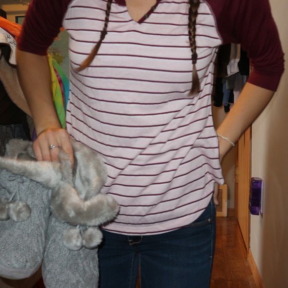 Woman’s Baseball style Tee. - Picture 6 of 7